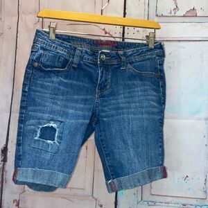 Women’s distressed denim shorts size 5 from Arizona Jean Co